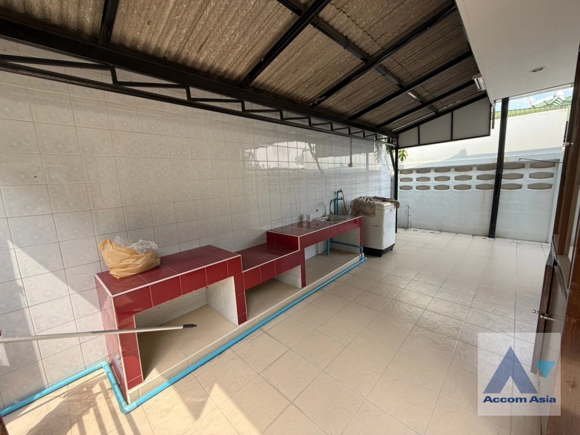 7  2 br House For Rent in Sathorn ,Bangkok BRT Thanon Chan 13002011