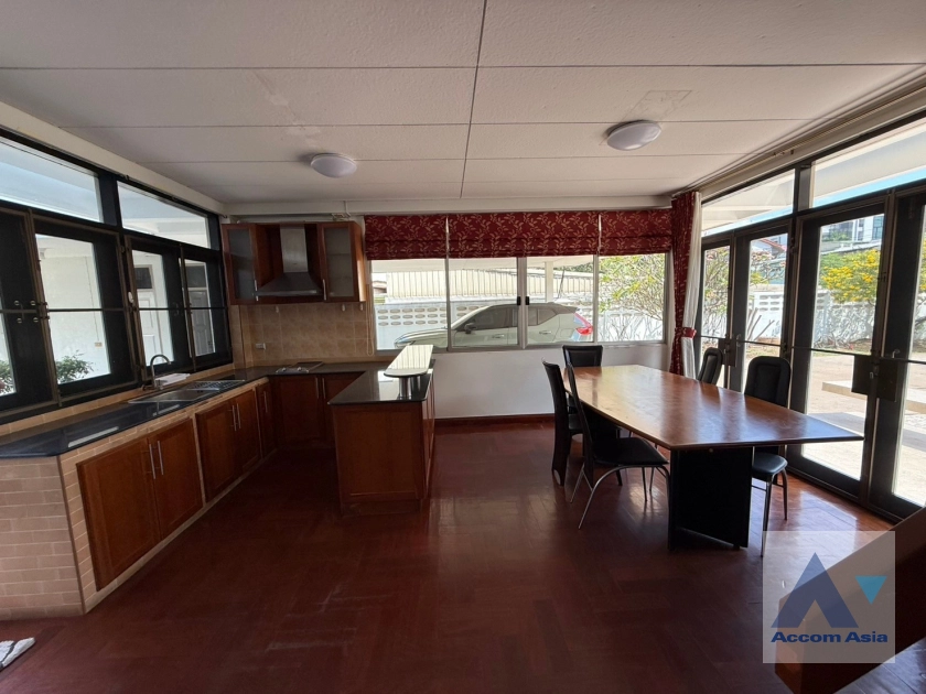 5  2 br House For Rent in Sathorn ,Bangkok BRT Thanon Chan 13002011