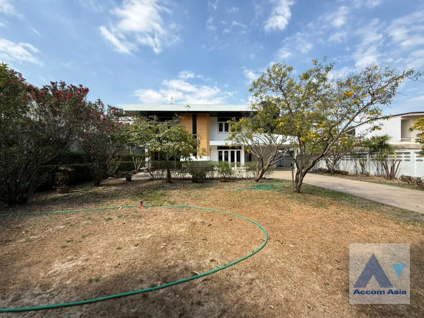 19  2 br House For Rent in Sathorn ,Bangkok BRT Thanon Chan 13002011