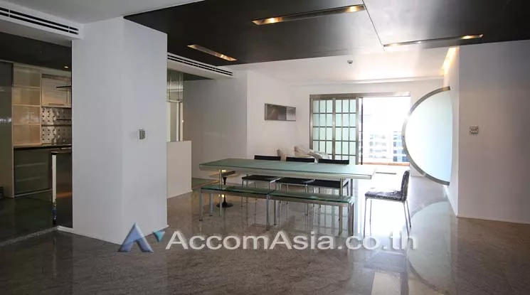  3 Bedrooms  Condominium For Rent in Ploenchit, Bangkok  near BTS Ratchadamri (13002013)