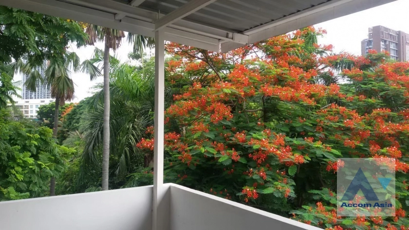 19  4 br Townhouse for rent and sale in Sukhumvit ,Bangkok BTS Ekkamai - BTS Phra khanong 13002036