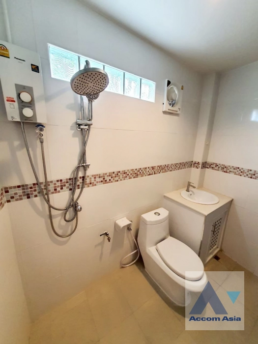 16  4 br Townhouse for rent and sale in Sukhumvit ,Bangkok BTS Ekkamai - BTS Phra khanong 13002036