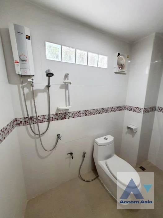 17  4 br Townhouse for rent and sale in Sukhumvit ,Bangkok BTS Ekkamai - BTS Phra khanong 13002036