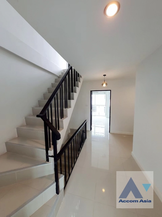7  4 br Townhouse for rent and sale in Sukhumvit ,Bangkok BTS Ekkamai - BTS Phra khanong 13002036