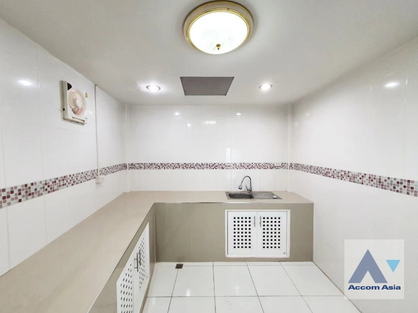 9  4 br Townhouse for rent and sale in Sukhumvit ,Bangkok BTS Ekkamai - BTS Phra khanong 13002036