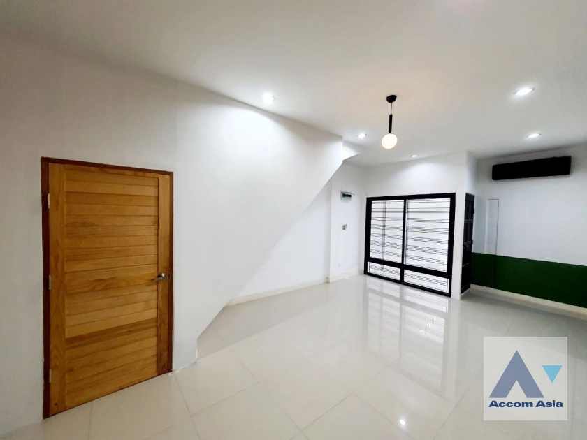 4  4 br Townhouse for rent and sale in Sukhumvit ,Bangkok BTS Ekkamai - BTS Phra khanong 13002036