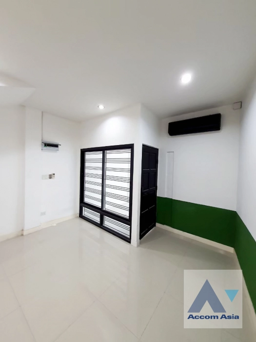 6  4 br Townhouse for rent and sale in Sukhumvit ,Bangkok BTS Ekkamai - BTS Phra khanong 13002036