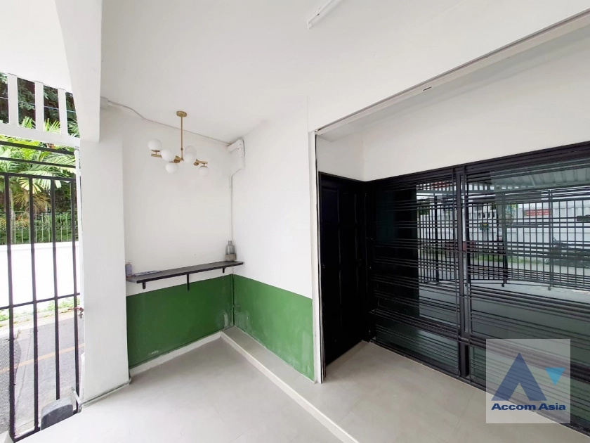  1  4 br Townhouse for rent and sale in Sukhumvit ,Bangkok BTS Ekkamai - BTS Phra khanong 13002036