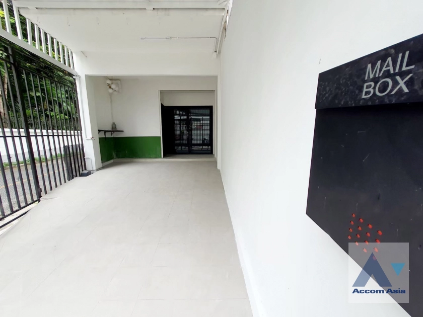  2  4 br Townhouse for rent and sale in Sukhumvit ,Bangkok BTS Ekkamai - BTS Phra khanong 13002036