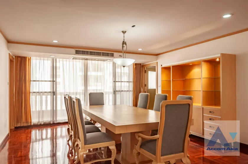 4  3 br Apartment For Rent in Sukhumvit ,Bangkok BTS Phrom Phong at Family Size Desirable 13002092