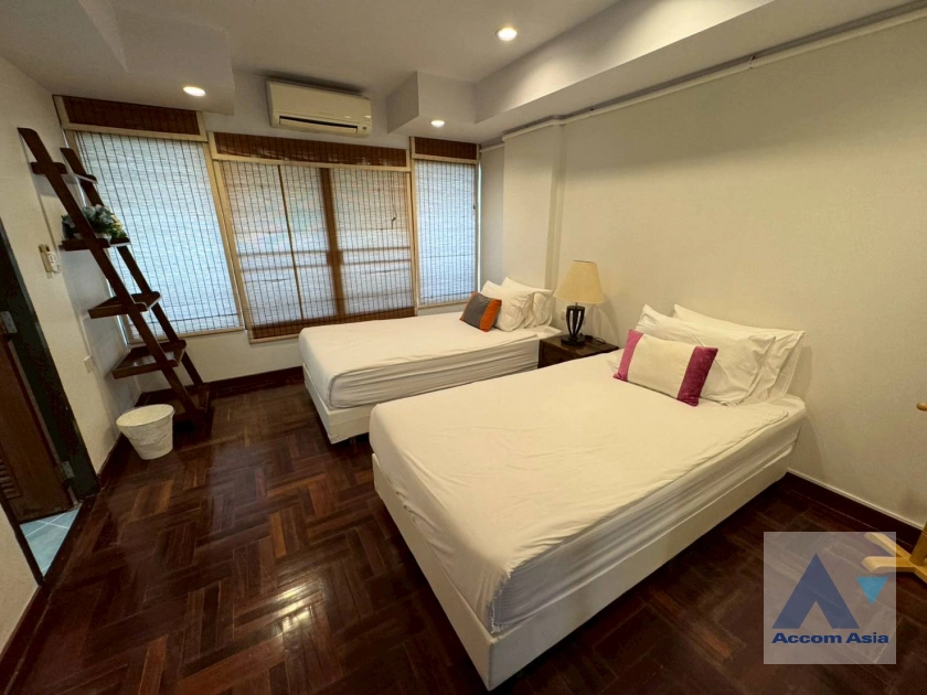 18  5 br Townhouse for rent and sale in Sathorn ,Bangkok BTS Sala Daeng - MRT Lumphini at A serene townhouse nestled in the city center  13002097