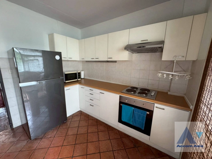 11  5 br Townhouse for rent and sale in Sathorn ,Bangkok BTS Sala Daeng - MRT Lumphini at A serene townhouse nestled in the city center  13002097