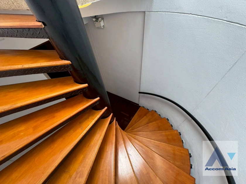 13  5 br Townhouse for rent and sale in Sathorn ,Bangkok BTS Sala Daeng - MRT Lumphini at A serene townhouse nestled in the city center  13002097