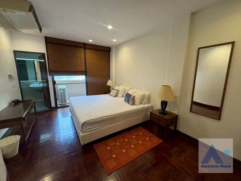 14  5 br Townhouse for rent and sale in Sathorn ,Bangkok BTS Sala Daeng - MRT Lumphini at A serene townhouse nestled in the city center  13002097