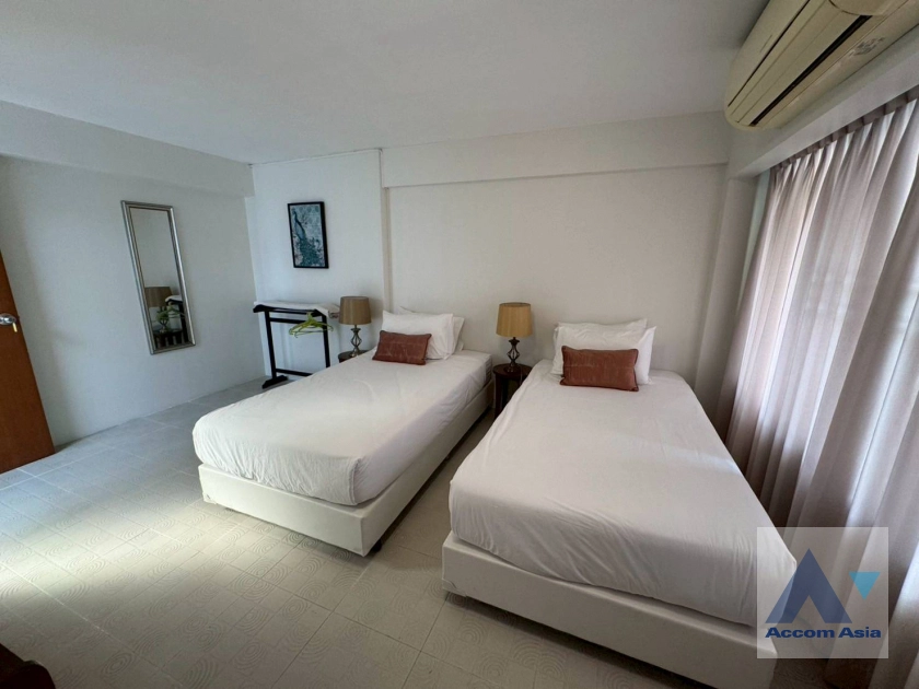 19  5 br Townhouse for rent and sale in Sathorn ,Bangkok BTS Sala Daeng - MRT Lumphini at A serene townhouse nestled in the city center  13002097