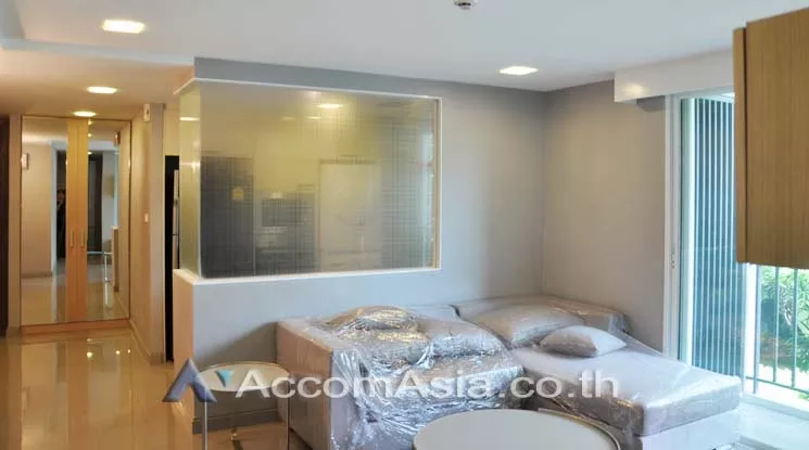  2 Bedrooms  Apartment For Rent in Sukhumvit, Bangkok  near BTS Ekkamai (13002102)