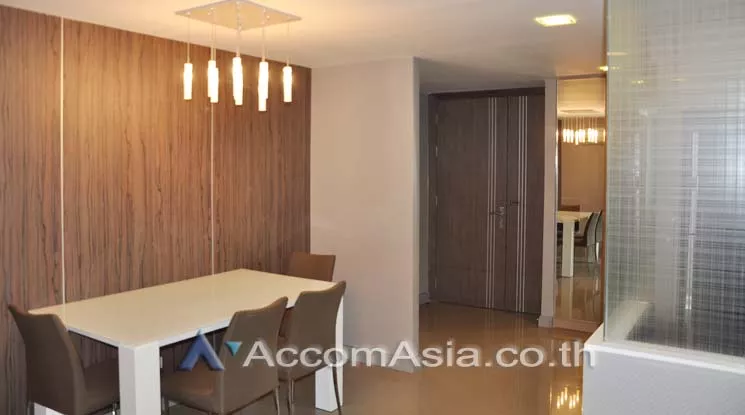 unit 2 Bedrooms  Apartment For Rent in Sukhumvit, Bangkok  near BTS Ekkamai (13002102)