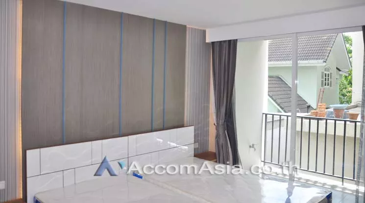 7  2 br Apartment For Rent in Sukhumvit ,Bangkok BTS Ekkamai at Private Low-rise Apartment with Only 2-3 unit-per-floor 13002104