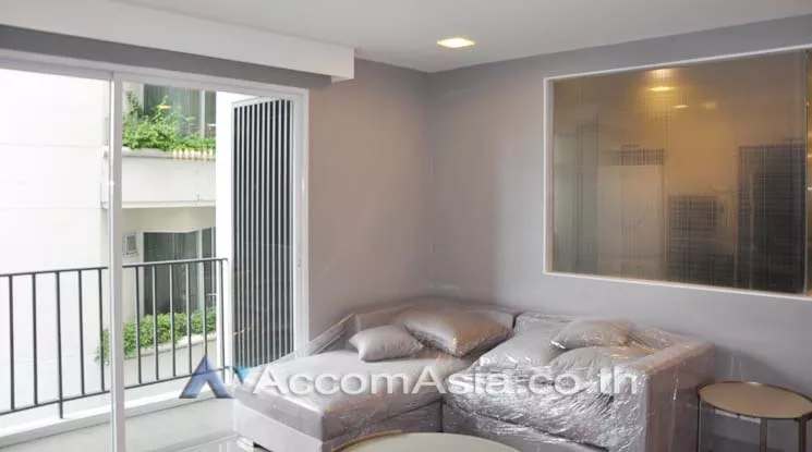  2 Bedrooms  Apartment For Rent in Sukhumvit, Bangkok  near BTS Ekkamai (13002105)
