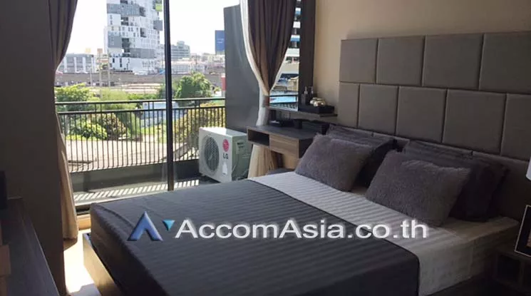  2 Bedrooms  Condominium For Sale in Phaholyothin, Bangkok  near MRT Lat Phrao (13002117)