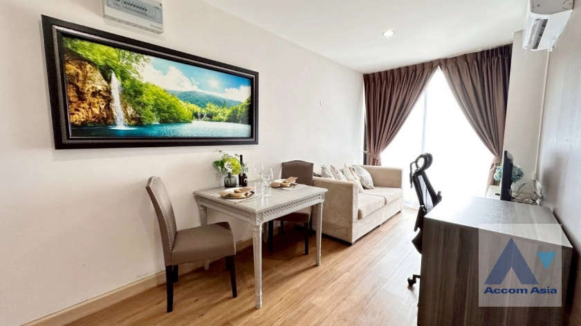 unit 2 Bedrooms  Condominium For Rent & Sale in Phaholyothin, Bangkok  near MRT Lat Phrao (13002118)