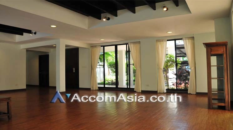  2  3 br House For Rent in Sukhumvit ,Bangkok BTS Ekkamai 13002120