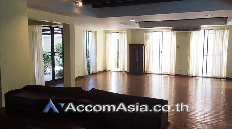  1  3 br House For Rent in Sukhumvit ,Bangkok BTS Ekkamai 13002120