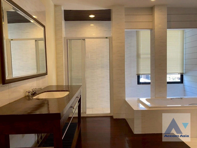 26  3 br House for rent and sale in Sukhumvit ,Bangkok BTS Ekkamai 13002120