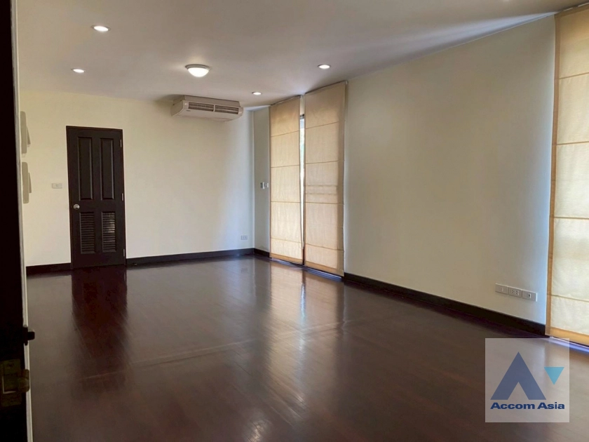 23  3 br House for rent and sale in Sukhumvit ,Bangkok BTS Ekkamai 13002120