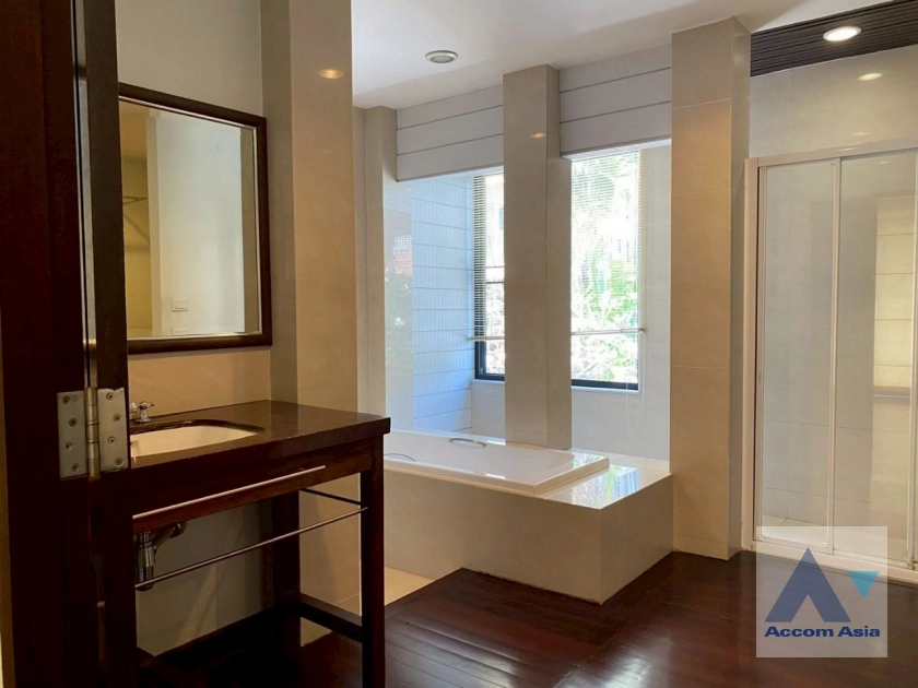 24  3 br House for rent and sale in Sukhumvit ,Bangkok BTS Ekkamai 13002120