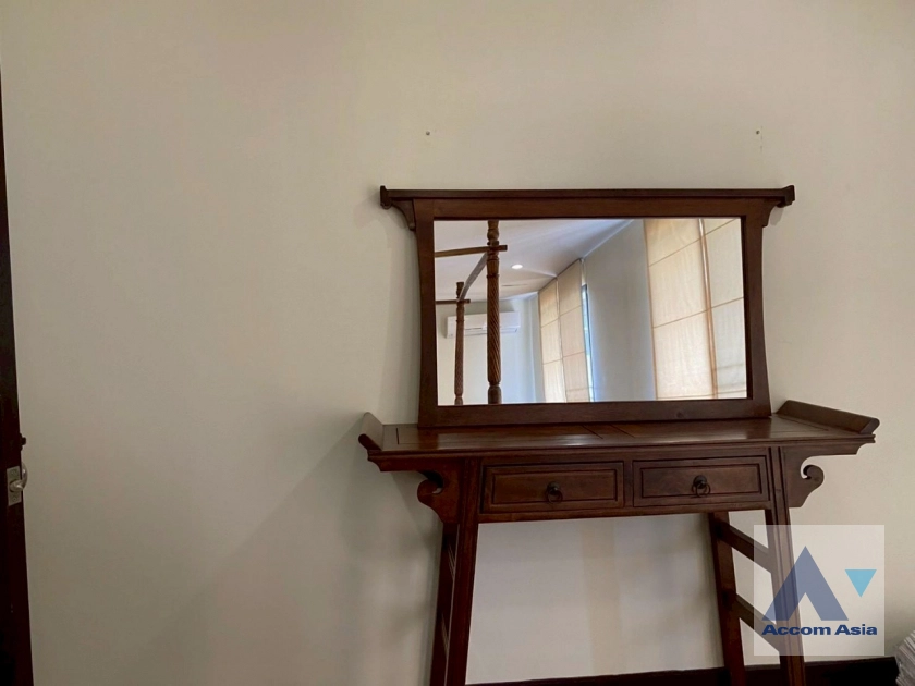 28  3 br House for rent and sale in Sukhumvit ,Bangkok BTS Ekkamai 13002120