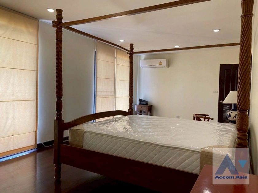 32  3 br House for rent and sale in Sukhumvit ,Bangkok BTS Ekkamai 13002120