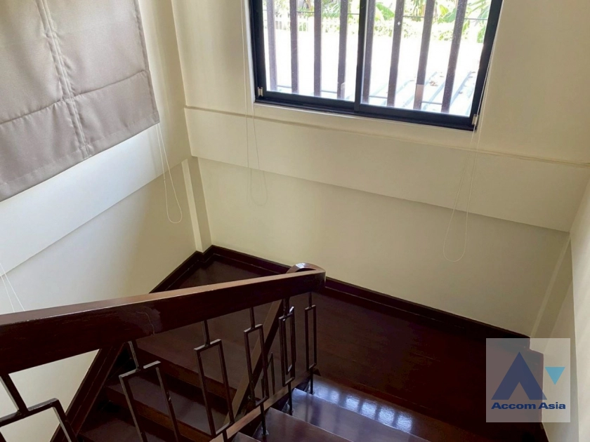 34  3 br House for rent and sale in Sukhumvit ,Bangkok BTS Ekkamai 13002120