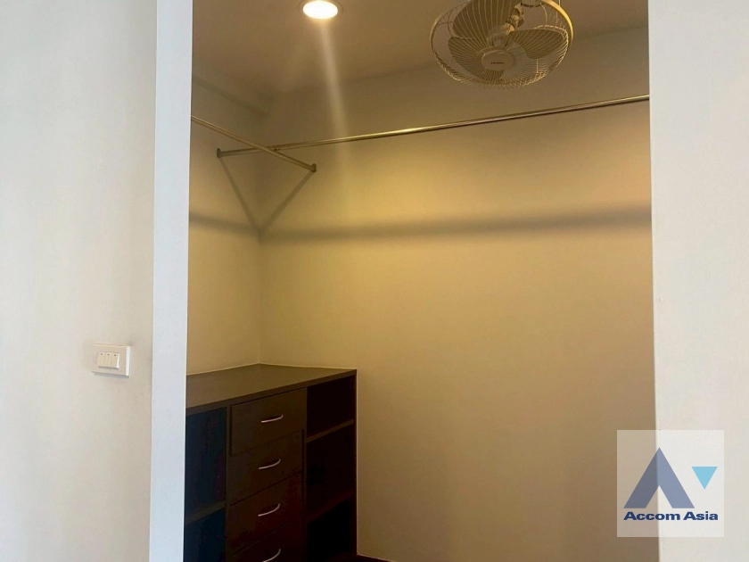 42  3 br House for rent and sale in Sukhumvit ,Bangkok BTS Ekkamai 13002120