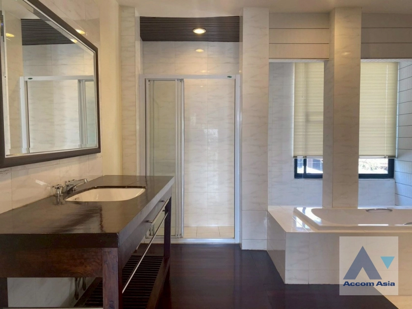 46  3 br House for rent and sale in Sukhumvit ,Bangkok BTS Ekkamai 13002120