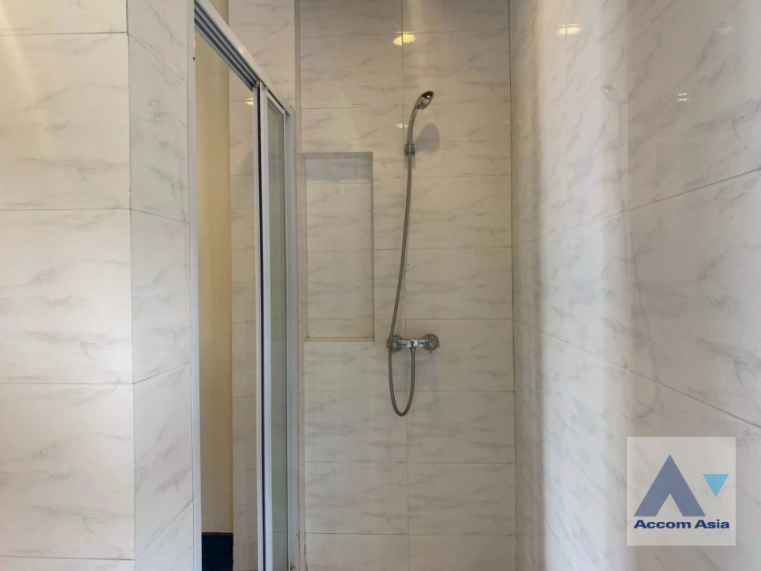 48  3 br House for rent and sale in Sukhumvit ,Bangkok BTS Ekkamai 13002120