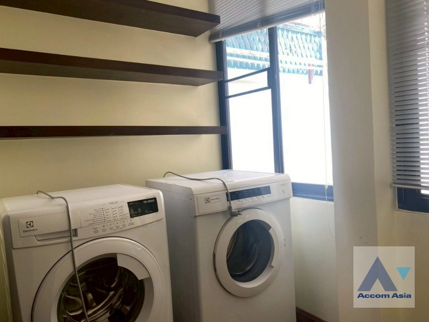 53  3 br House for rent and sale in Sukhumvit ,Bangkok BTS Ekkamai 13002120