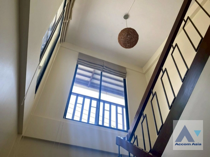 52  3 br House for rent and sale in Sukhumvit ,Bangkok BTS Ekkamai 13002120