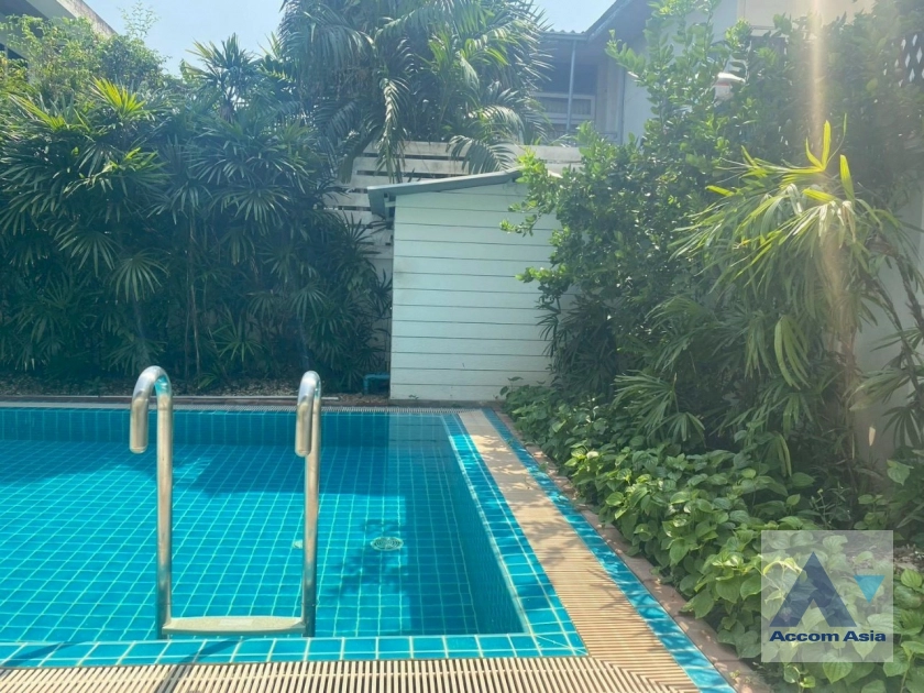 6  3 br House for rent and sale in Sukhumvit ,Bangkok BTS Ekkamai 13002120