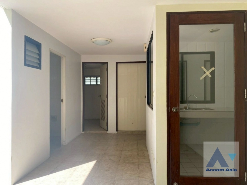 57  3 br House for rent and sale in Sukhumvit ,Bangkok BTS Ekkamai 13002120