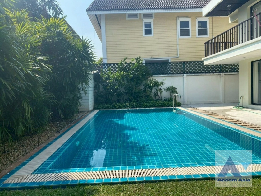  1  3 br House for rent and sale in Sukhumvit ,Bangkok BTS Ekkamai 13002120