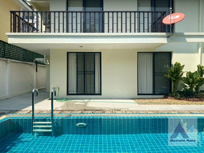  1  3 br House for rent and sale in Sukhumvit ,Bangkok BTS Ekkamai 13002120