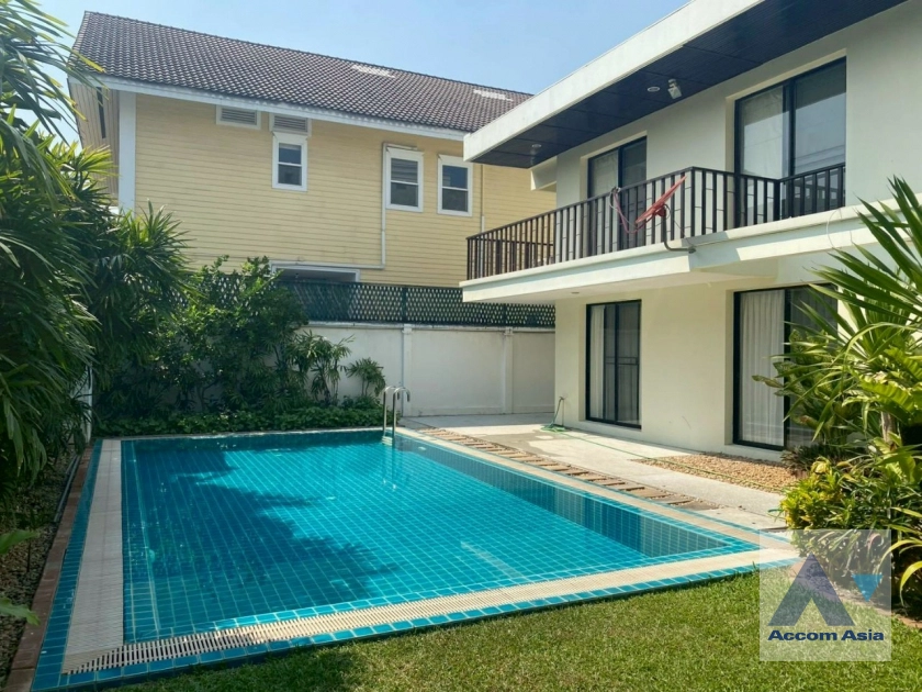  2  3 br House for rent and sale in Sukhumvit ,Bangkok BTS Ekkamai 13002120