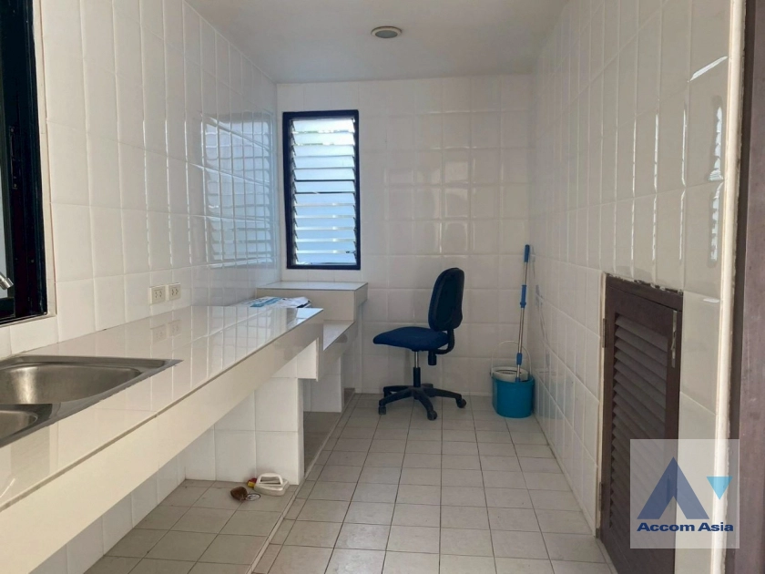 60  3 br House for rent and sale in Sukhumvit ,Bangkok BTS Ekkamai 13002120