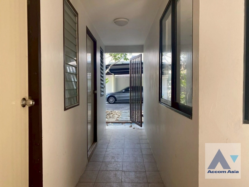 59  3 br House for rent and sale in Sukhumvit ,Bangkok BTS Ekkamai 13002120