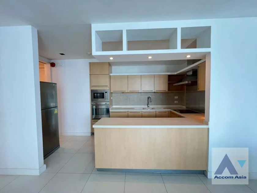  3 Bedrooms  Condominium For Rent in Ploenchit, Bangkok  near BTS Ploenchit (13002125)