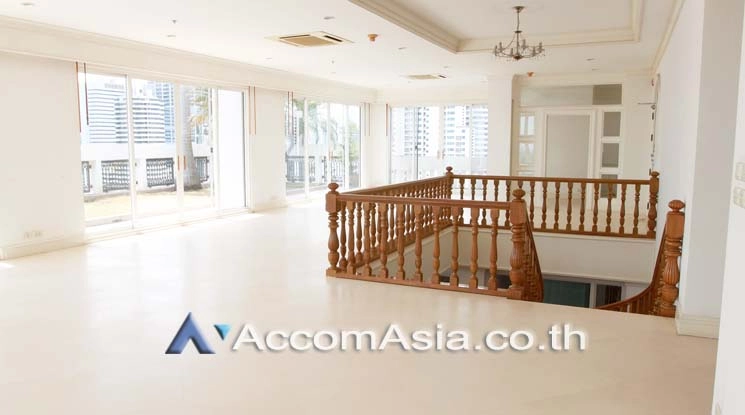 Duplex Condo, Penthouse, Pet friendly |  A Classic Style Apartment  4 Bedroom for Rent MRT Sukhumvit in Sukhumvit Bangkok
