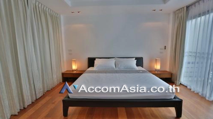 unitPrivate Swimming Pool | Modern Home with High Ceilings and Surrounding Garden (13002180)