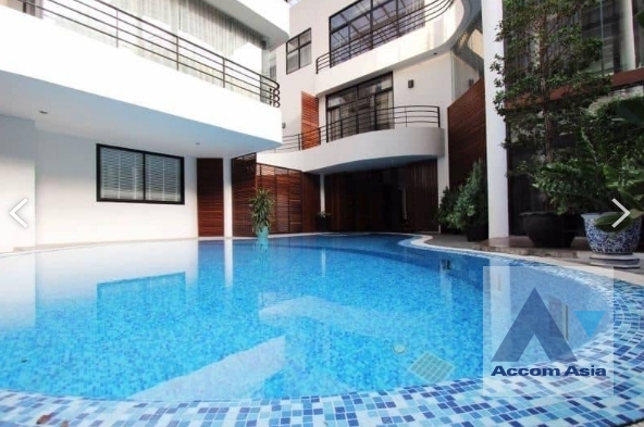 Pet friendly |  3 Bedrooms  House For Rent in Sukhumvit, Bangkok  near BTS Phrom Phong (13002204)