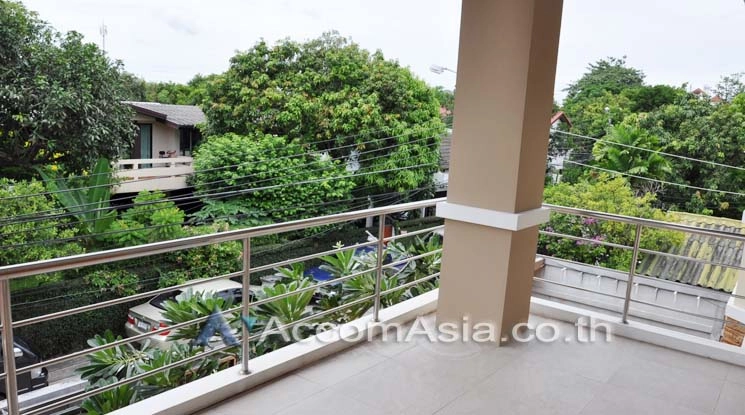 Home Office, Pet friendly |  3 Bedrooms  House For Rent in Ratchadapisek, Bangkok  (13002205)
